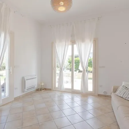 Puntuso Casa Vacanze Летний дом Матино