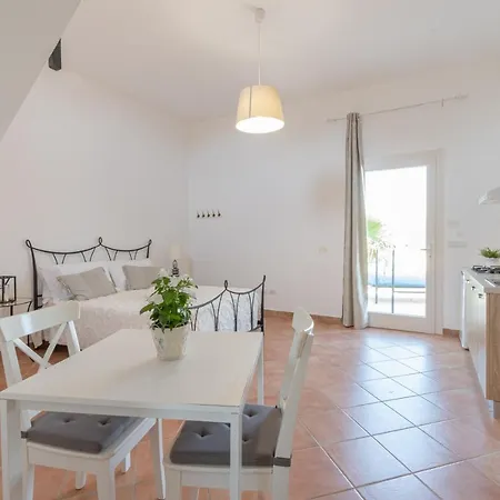 Puntuso Casa Vacanze Матино